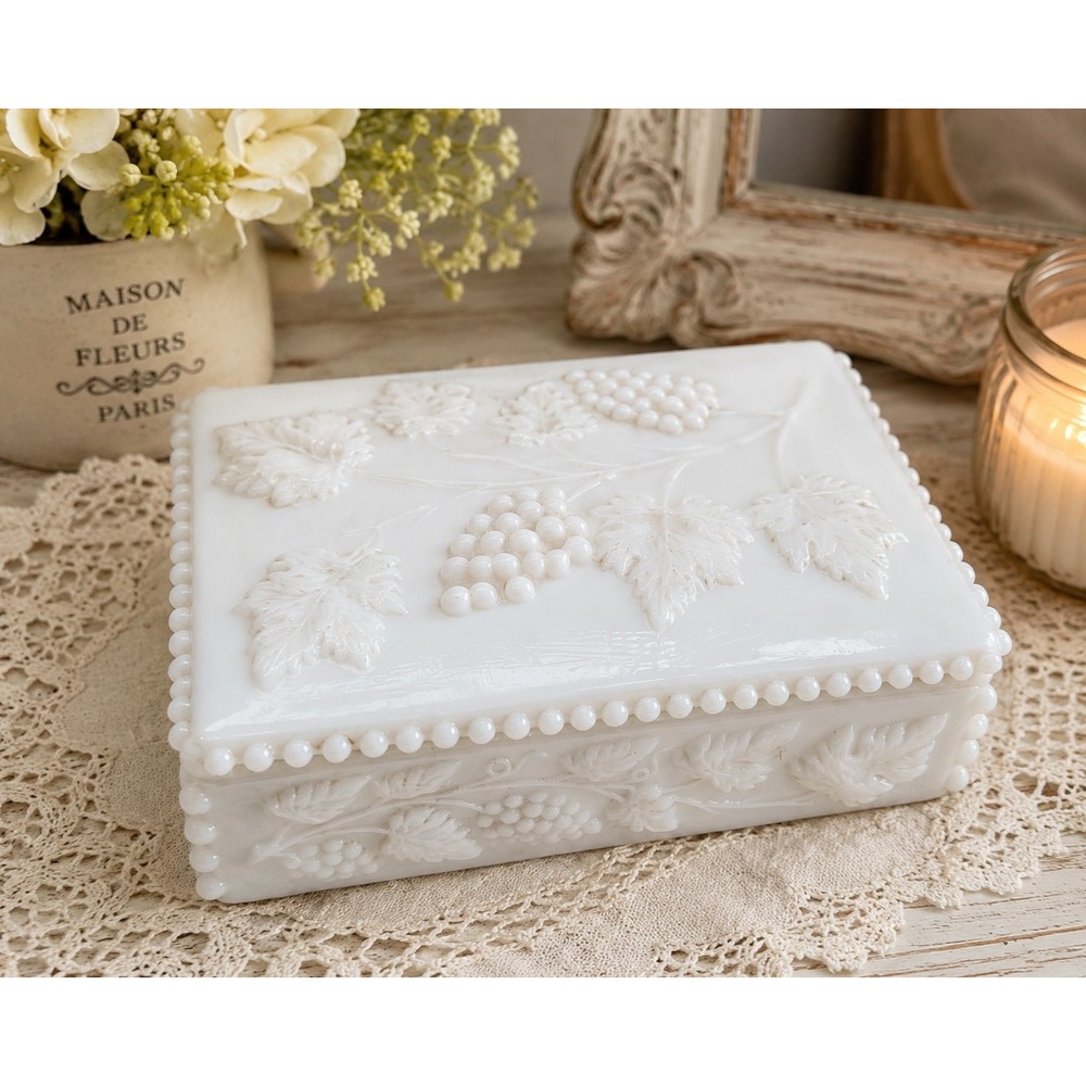 Vtg Westmoreland Milk Glass Grapes Leaves Trinket Box Cottagecore Victorian